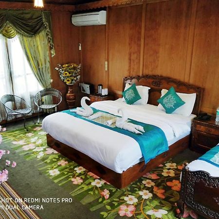 The Mughal Sheraton Houseboat Hotel Durgjan Ngoại thất bức ảnh