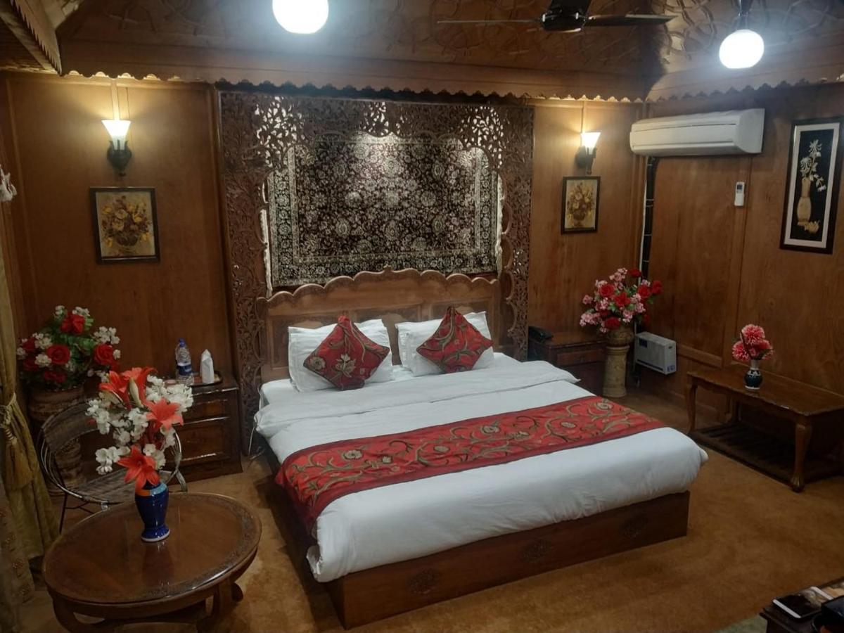 The Mughal Sheraton Houseboat Hotel Durgjan Ngoại thất bức ảnh