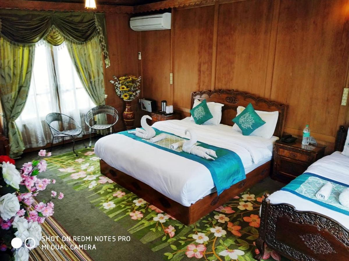 The Mughal Sheraton Houseboat Hotel Durgjan Ngoại thất bức ảnh