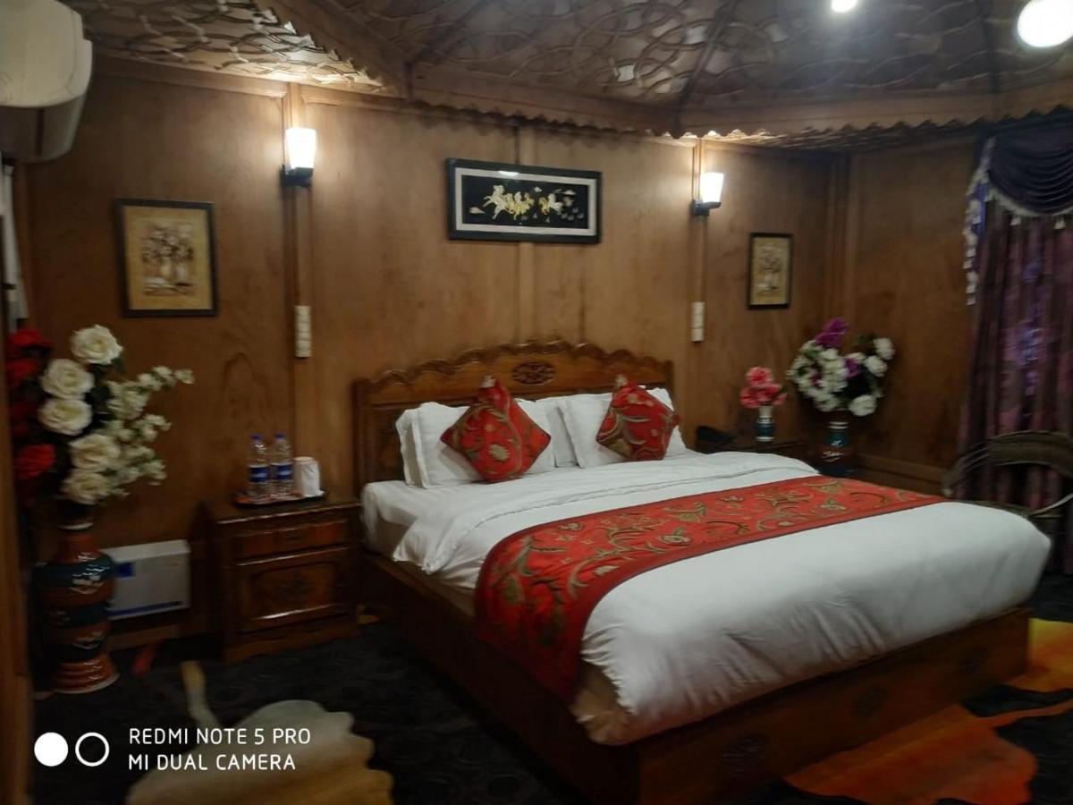 The Mughal Sheraton Houseboat Hotel Durgjan Ngoại thất bức ảnh