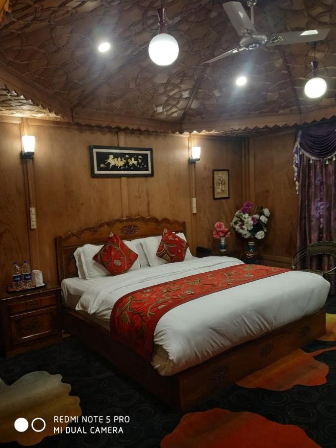 The Mughal Sheraton Houseboat Hotel Durgjan Ngoại thất bức ảnh