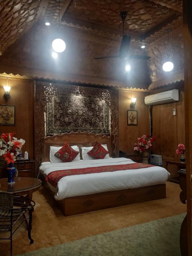 The Mughal Sheraton Houseboat Hotel Durgjan Ngoại thất bức ảnh
