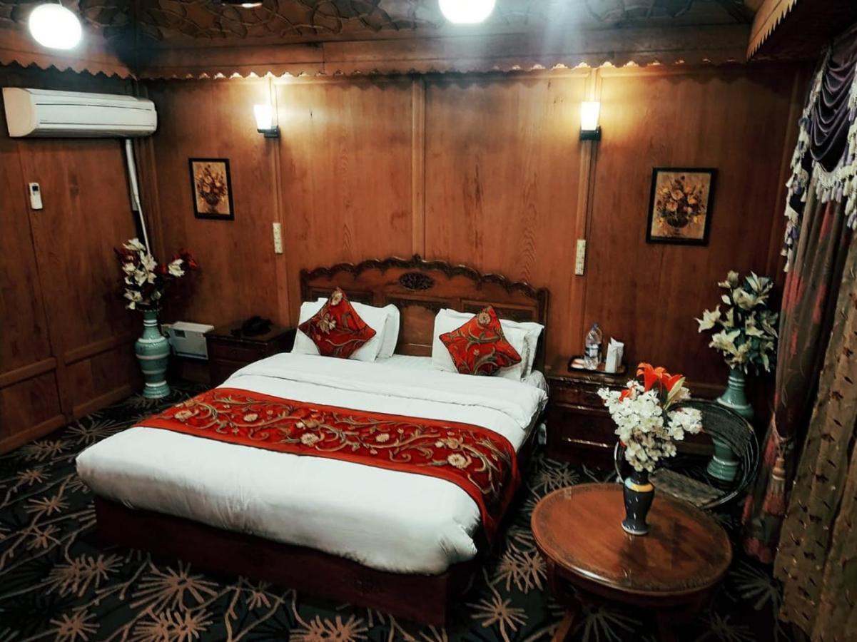 The Mughal Sheraton Houseboat Hotel Durgjan Ngoại thất bức ảnh